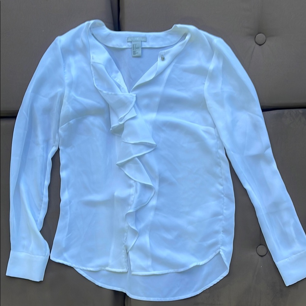 2/$8 SHIRTS 👚 SALE | H&M White Ruffled Long Sleeve Blouse with Mandarin Collar